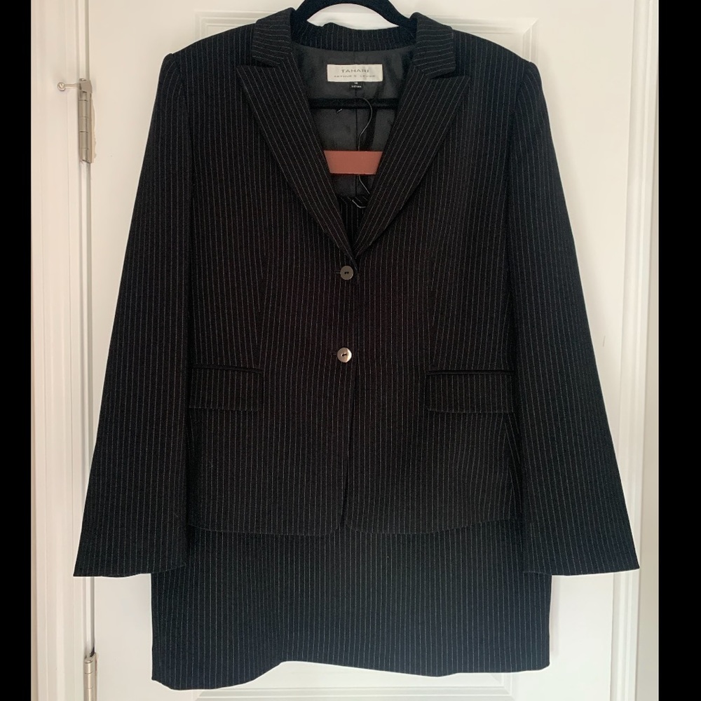 Tahari pin striped skirt suit size 14